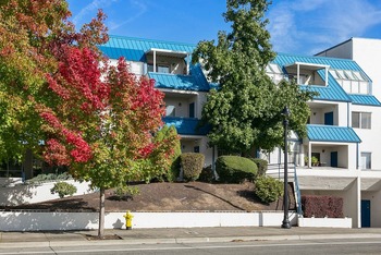 view of the front of the building
